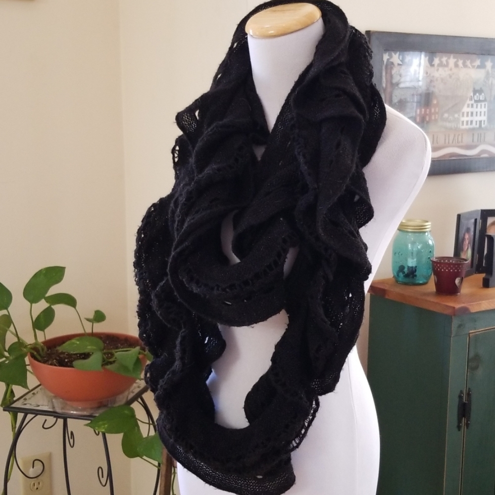 BLACK 🖤 INFINITY SCARF